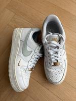 Nike Air Force Damen Sneaker weiß Gold Gr. 38 Bayern - Memmingen Vorschau