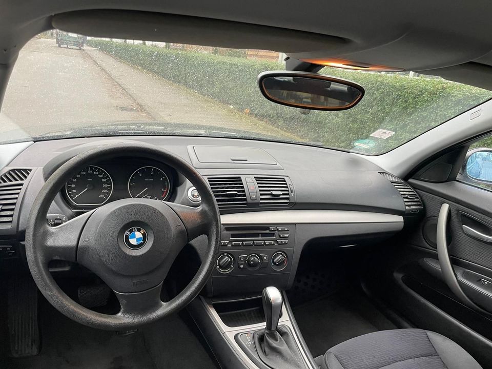BMW 118 d Automatik Efficient Dynamics Klima 1 Hand in Mannheim