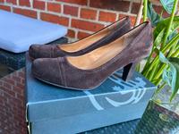 Pumps Wildleder, braun, Salamander, Gr. 39, NEU in OVP Nordrhein-Westfalen - Langenberg Vorschau