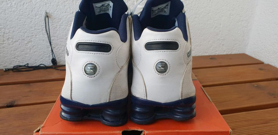 Nike Air Shox NZ 45.5 Weiß/Navy R4 Tn Plus Jordan in Berlin