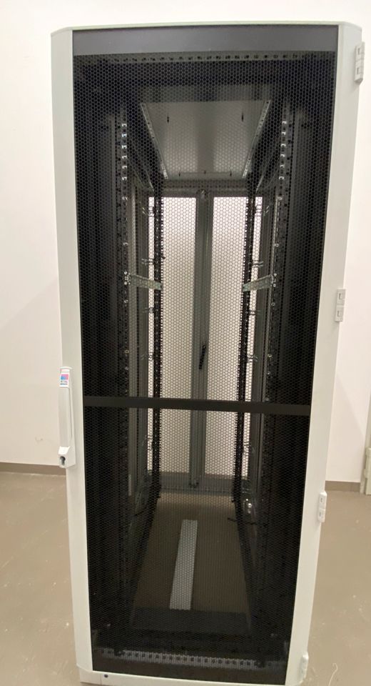 Rittal Serverschrank, Netzwerkschrank Schaltschrank 42HE System in Petersaurach