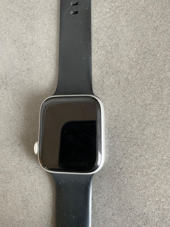 Apple Watch Serie 5 GPS Aluminium 44mm in Dormagen