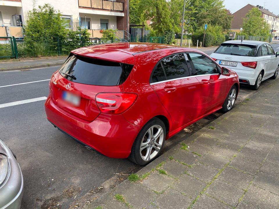 A Klasse A180 W176 URBAN SPORTPAKET / SCHWARZER DACHHIMMEL in Köln