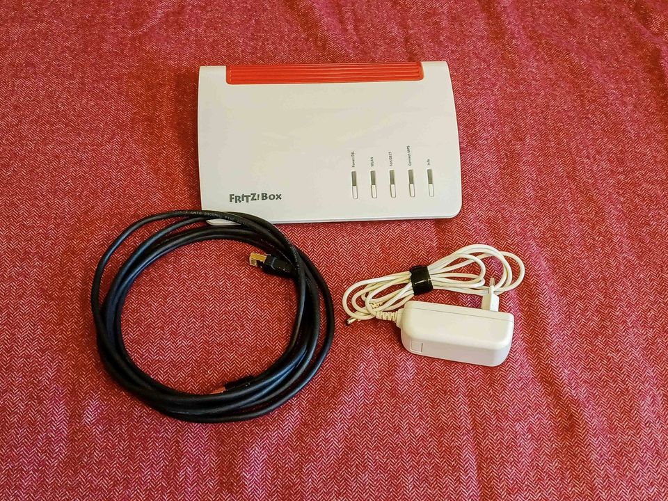 Fritz!Box Fritzbox 7590 ST DSL Router rot weiß ohne Lock in Berlin