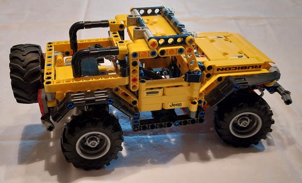 Lego Technic Jeep Wrangler 42122 in Bonn