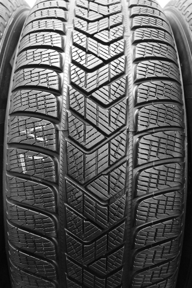 4 x 235/65 R17 104H Winterreifen Pirelli Scorpion 7,3MM DOT4518 in Brackenheim