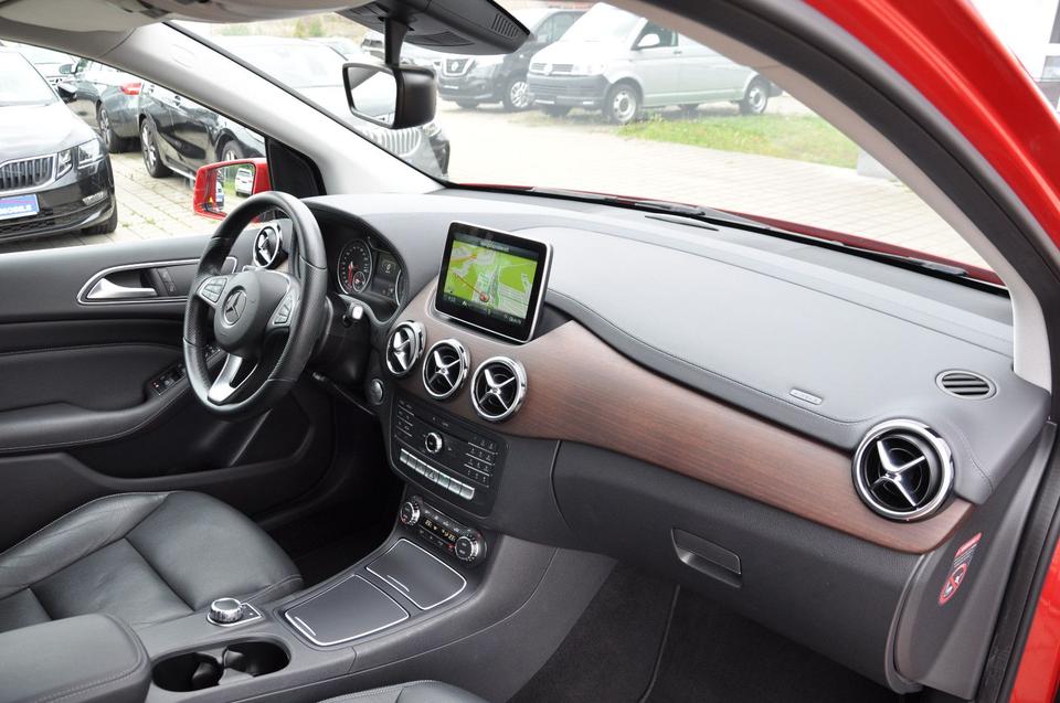 Mercedes-Benz B 250 CGI 7G-DCT LEDER-NAVI-LED-RKAM-KEYLESS GO in Teltow