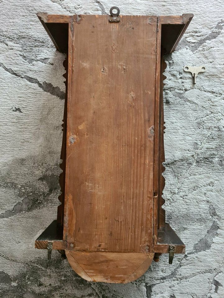 Wanduhr Pendel Holz Antik in Hardheim