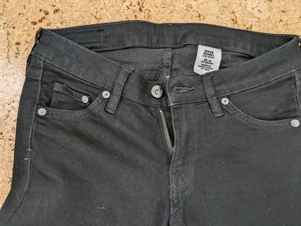 Damen Jeans schwarz - Größe 26 / 32 - super skinny - low waist in Westerheim
