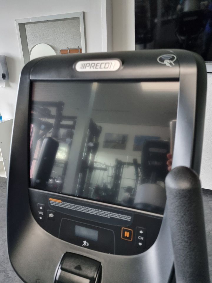 Precor UBK 685 - Upright Bike Ergometer, neuwertig in Bielefeld