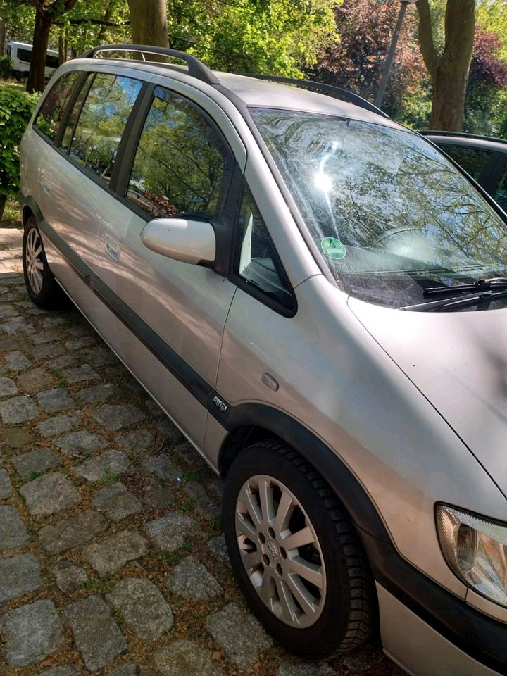 Opel Zafira 1.8 16V Elegance in Berlin