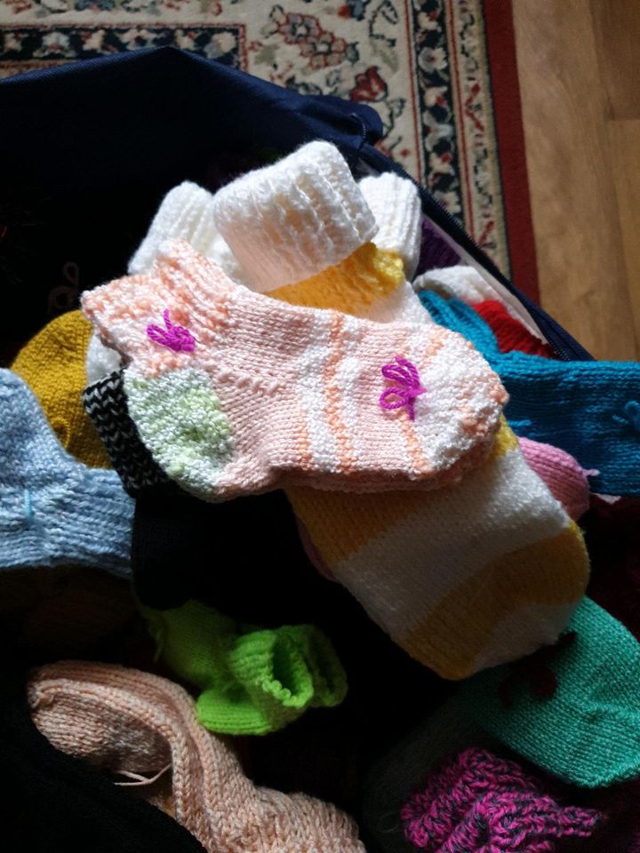 Socken Handarbeit in Sundhagen Neuhof