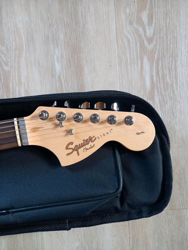 Fender Squier Shelly Pink Squirestrat Gitarre E-Gitarre in Gattendorf