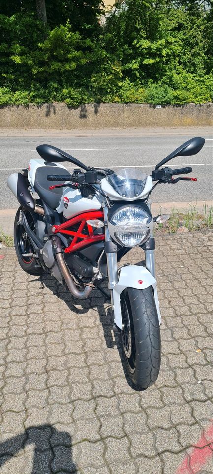 Ducati Monster 796 ABS in Schmelz