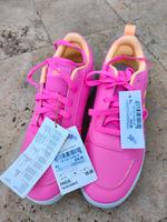 Hallenturnschuhe Turnschuhe NEU Gr. 38,5 Berlin - Treptow Vorschau