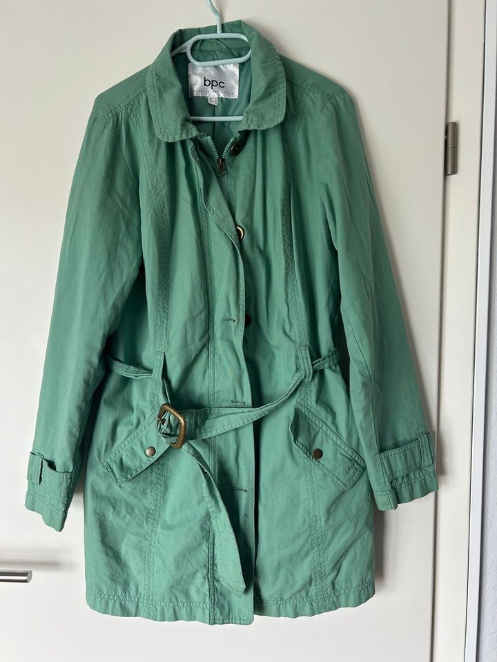 Damen Trenchcoat mindgrün Gr. 42 in Alsdorf