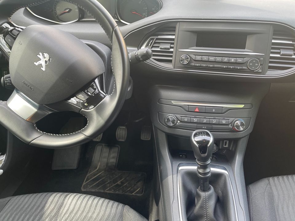 Peugeot 308 Diesel adblue wenig km top gepflegt sparsam in Stuttgart
