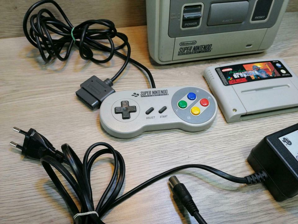 Snes SuperNintendo +Spiel+Kabel Original in Leutesdorf