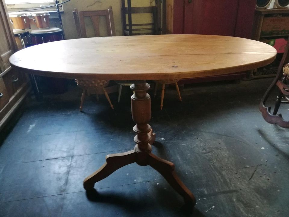 Antike Tisch oval Dreifuß in Erlangen
