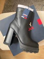 ❗️Tommy Hilfiger Jeans High heel boot Absatzstiefel Plateau Leder Niedersachsen - Gehrden Vorschau