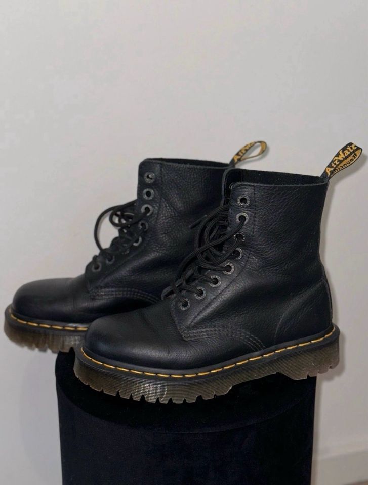 Dr. Martens Boots Gr. 38 in Gunzenhausen