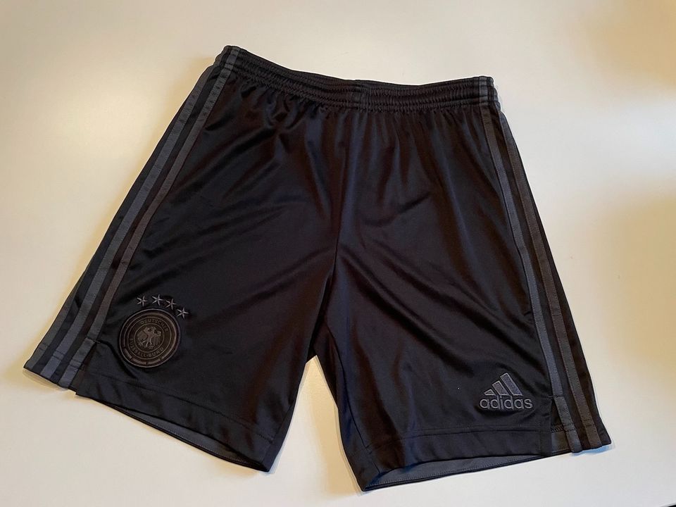 Adidas Shorts Gr.176 ⭐️⭐️⭐️⭐️ in Dexheim