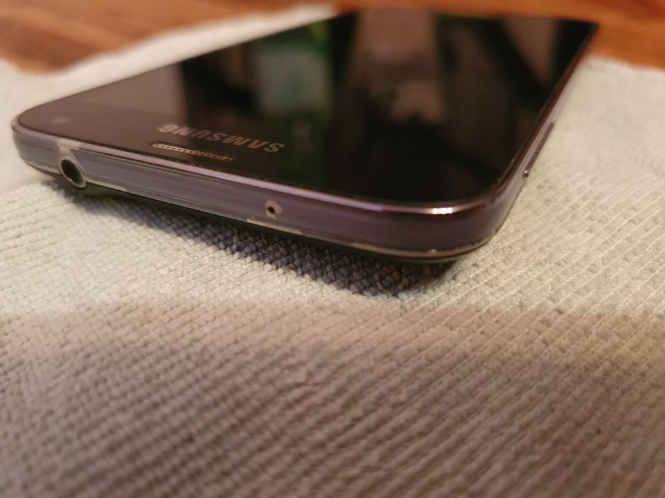 Samsung Galaxy S5 NEO ( G903F ) in OVP , mit viel Zubehör in Neusäß