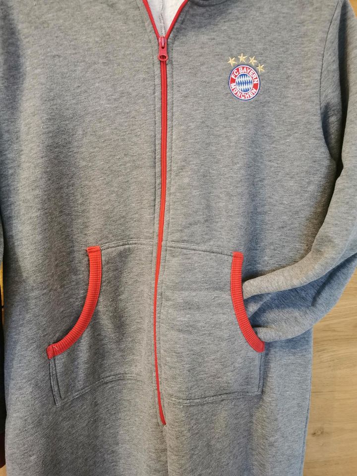 FCB Jumpsuit, Overall, Einteiler, FC Bayern in Zeilarn