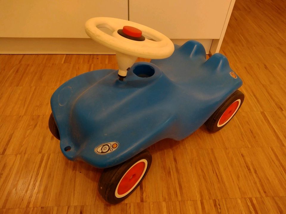 blaues Bobbycar mit Flüsterreifen in Eltville