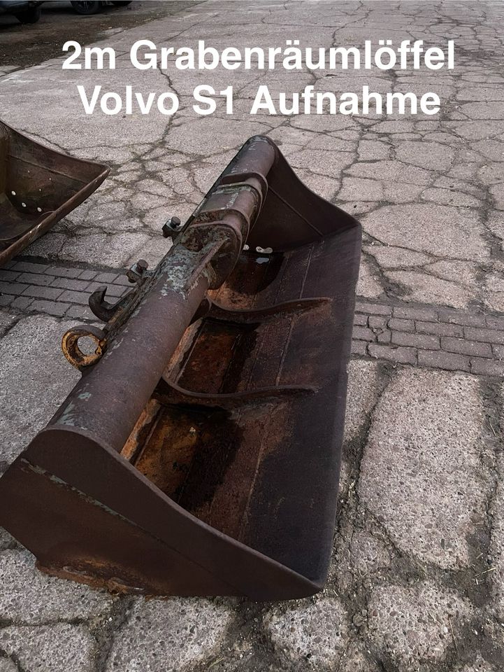 Grabenräumlöffel 2m Volvo S1 Aufnahme in Vollersode
