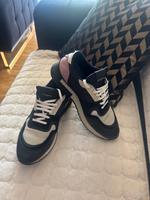 sehr schönes Original Givenchy sneakers np 680 e Baden-Württemberg - Konstanz Vorschau