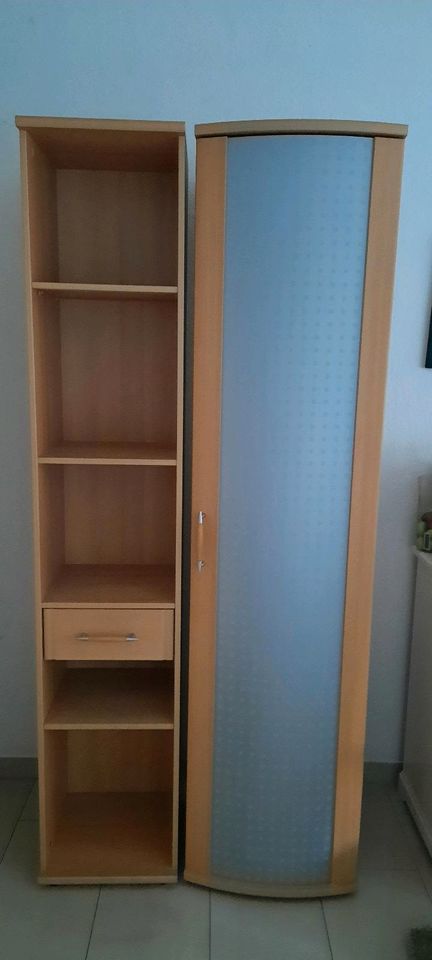 Schrank und Regal je 45€ in Düsseldorf