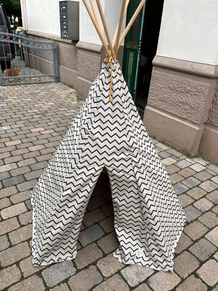 Tipi Nobodinoz Zelt Spielzelt in Hannover