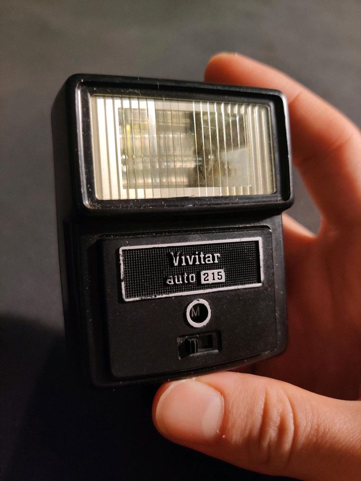 Vivitar Auto 215 Blitz / Flash für analoge Kameras in Freiburg im Breisgau