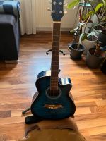 Gitarre mit Leder Tasche und Halter Stimmgerät Stuttgart - Stuttgart-Mitte Vorschau