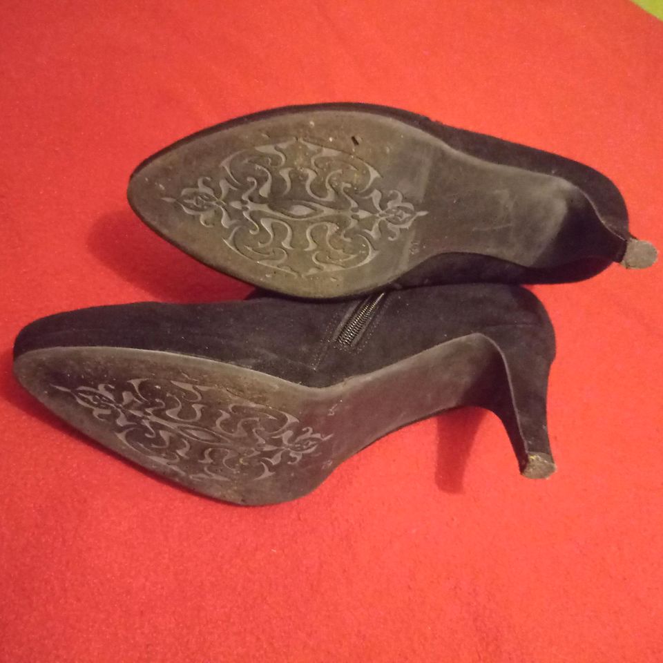 High Heels Stiefel Stiefeletten schwarz Wildleder Gr. 41 in Fulda