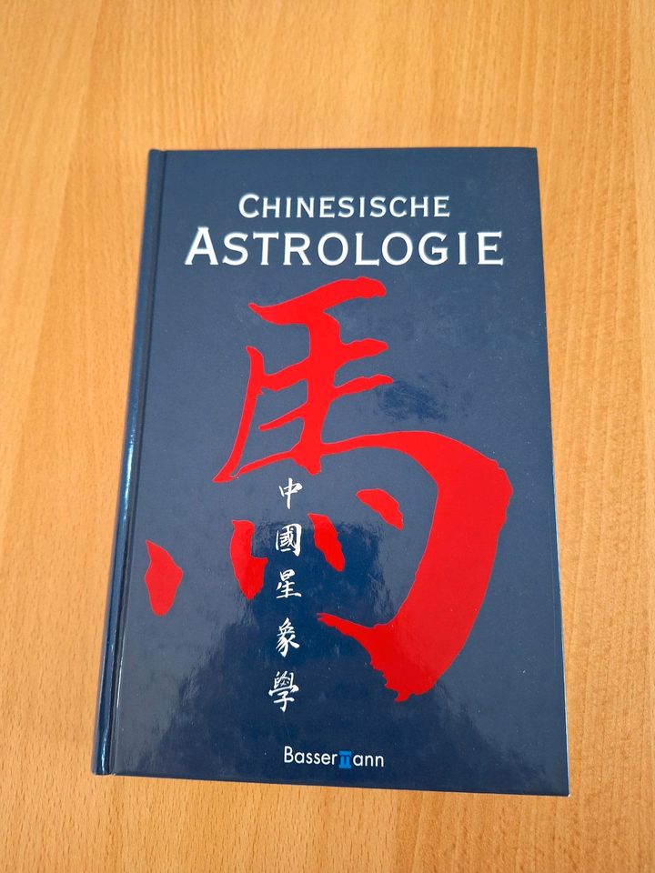 Chinesische Astrologie  - Buch in Hatten