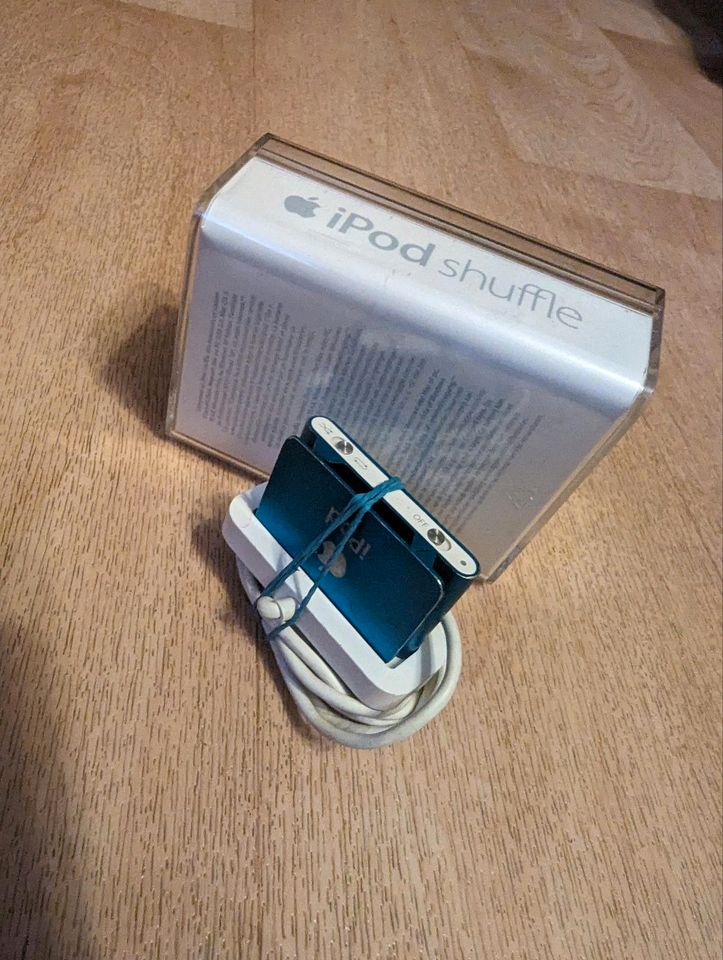 2 x Apple iPod shuffle - A1373, A1204, je 2GB, türkis und blau in Hamburg