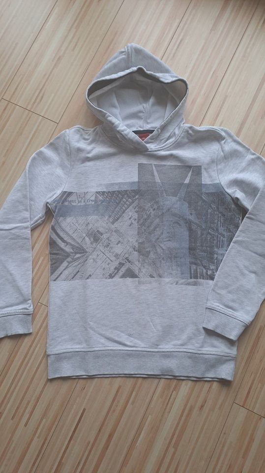 Pullover / Hoodie Jungen S. Oliver Gr. 152 / M in Bad Staffelstein