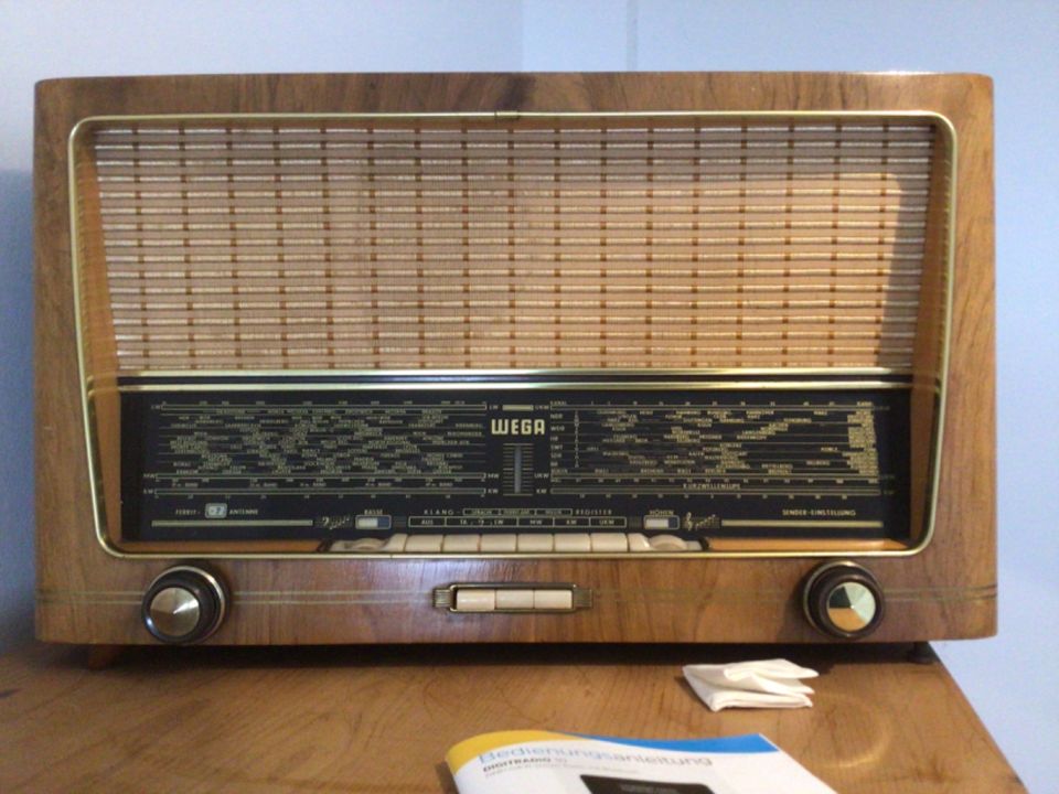 Vintage Anlage +Wega Radio (sehr gut erhalten) in Erkelenz