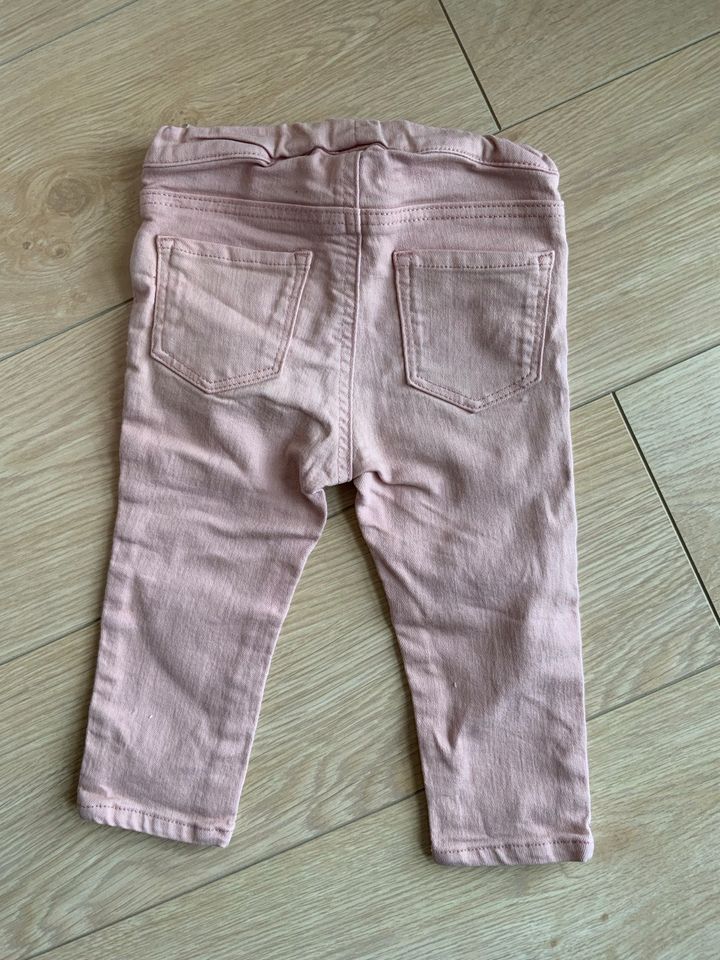 Set aus 2 H&M Mädchen-Jeans Gr. 74 in Wolsfeld