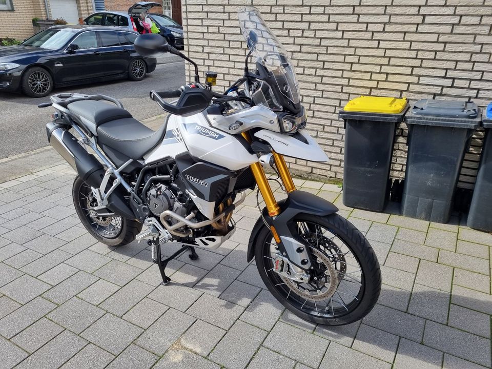 Triumph 900 Rally Pro weiß wie neu 95PS in Korschenbroich