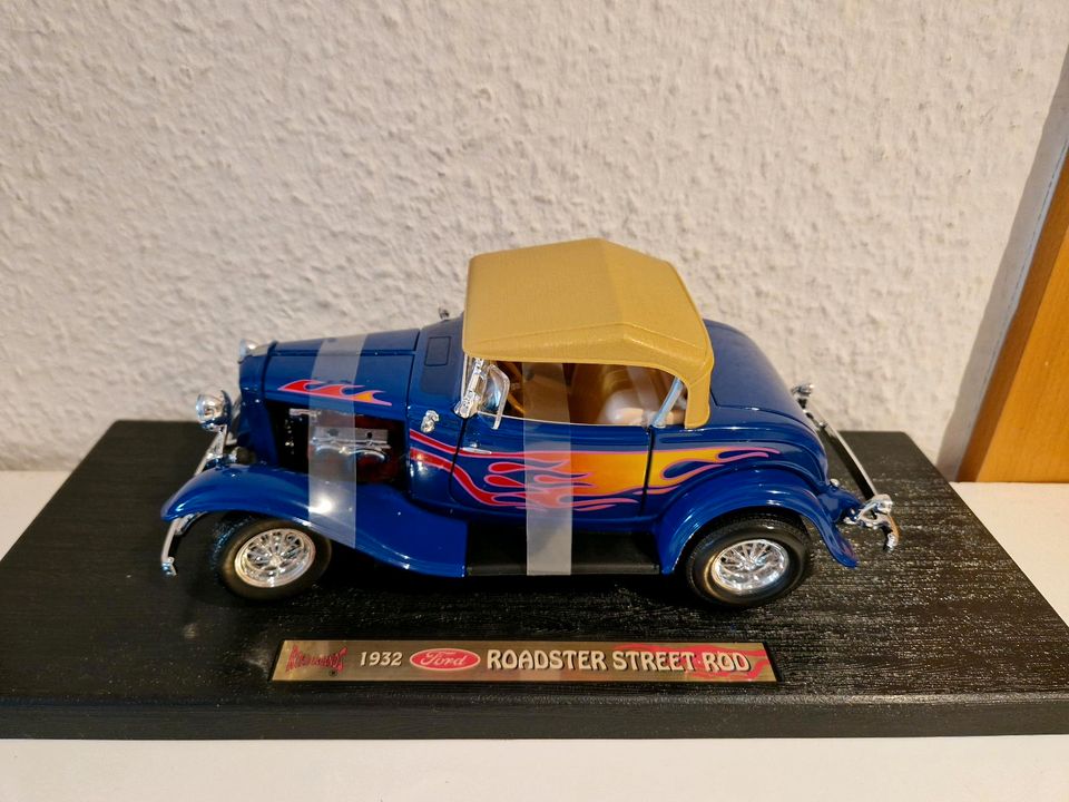 1932 FORD ROADSTER STREET ROD - ROAD SIGNATURE 1:18 m in Potsdam