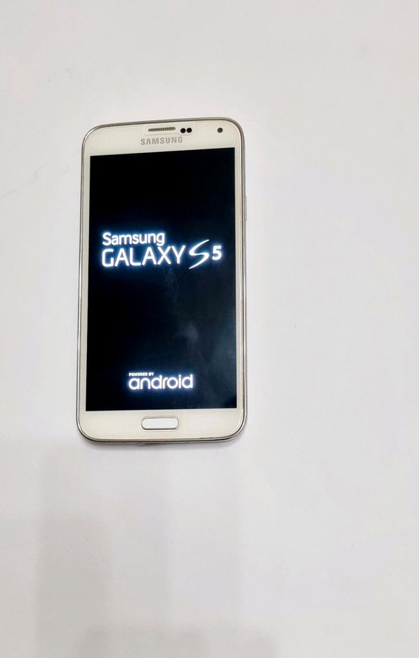 Samsung Galaxy S 5 Wie Neu in Duisburg