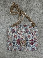 Mango Handtasche mit Blumenmuster und Gold Details Friedrichshain-Kreuzberg - Friedrichshain Vorschau