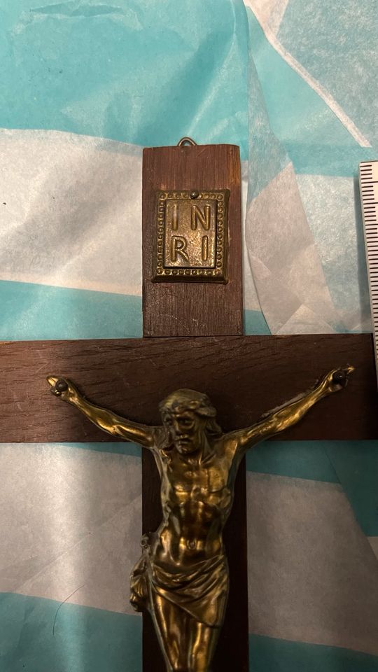 Jesus am Kreuz , 2stück aus Holz aus Nachlass in Bochum