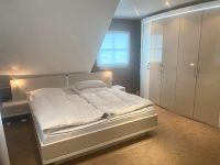 Schlafzimmer mit Wasserbett, Kleiderschrank und Kommode Komplett Nordrhein-Westfalen - Stolberg (Rhld) Vorschau