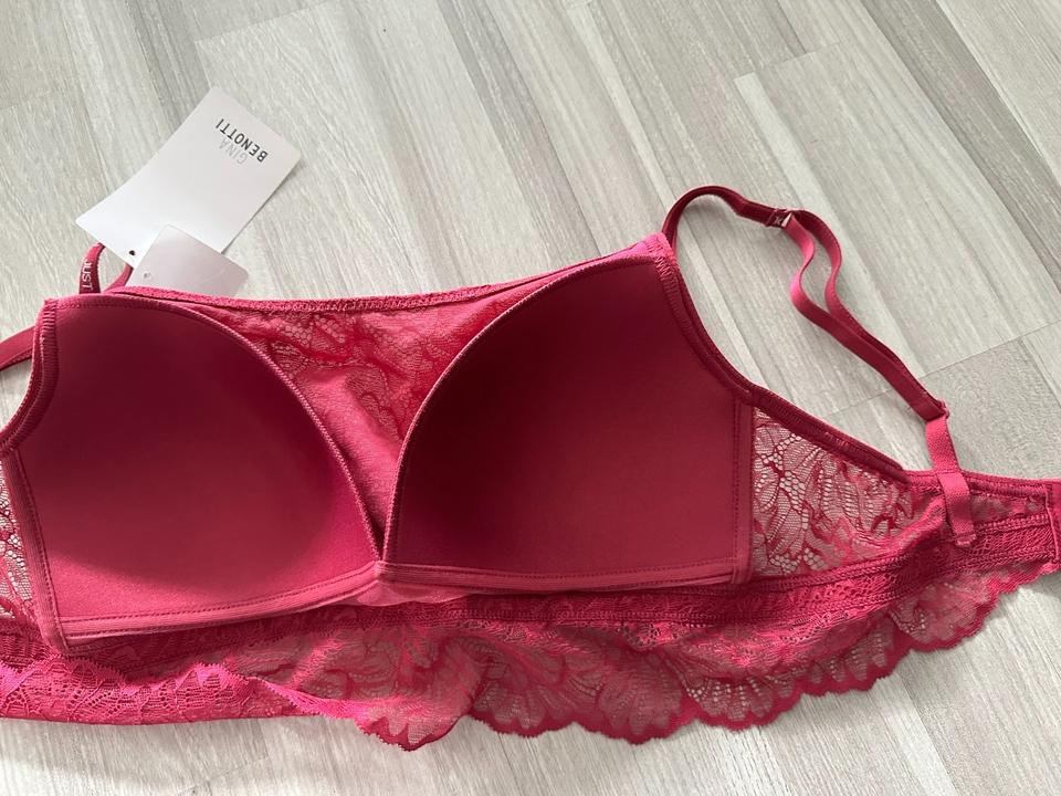 BH saffron fuchsia Push up 80 A, string in XS, Strapse in L in Dinslaken