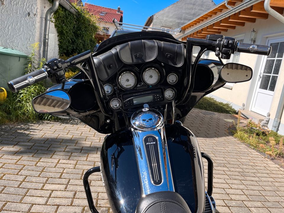 Harley Davidson Street Glide Kodlin 13“ Flow Bar in Chemnitz