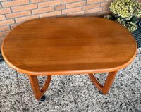 TEAK DANISH DESIGN Massiver Couchtisch Tisch Holz Niedersachsen - Wolfsburg Vorschau